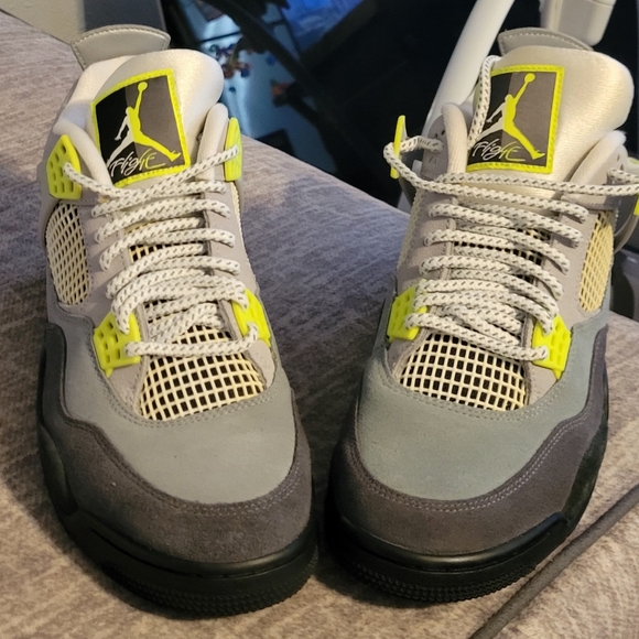 air jordan 4 retro se neon